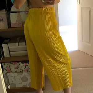 Shiny yellow culottes